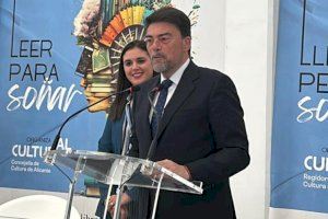 Barcala inaugura la Feria del Libro de Alicante, que reúne hasta el domingo a un centenar de escritores