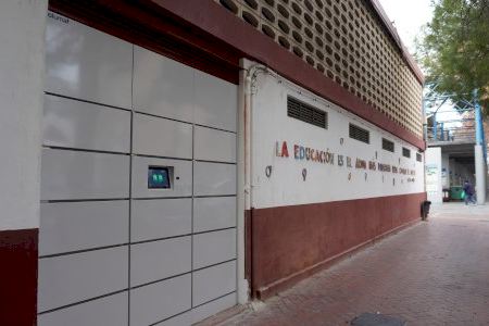 El mercado municipal Los Pinos de Manises pone en marcha ‘lockers’ para facilitar la recogida de compras