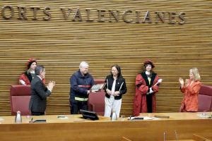 El Consorcio de Bomberos de la Diputació de València recibe la alta distinción de Les Corts por su labor en el incendio de Campanar