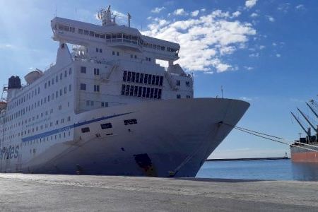 Bloquean un ferry en el Puerto de Alicante al detectarse "graves deficiencias"