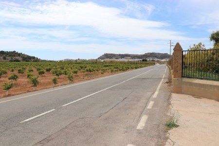 El camino entre Sagunt y Faura gana en seguridad vial con la mejora del pavimento