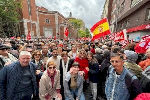 Centenars de càrrecs i militants del PSPV de Castelló viatgen a Madrid per a mostrar el seu suport a Pedro Sánchez