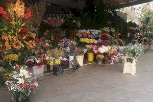 El Mercado Central de Alicante abre sus puestos de flores este domingo Día de la Madre