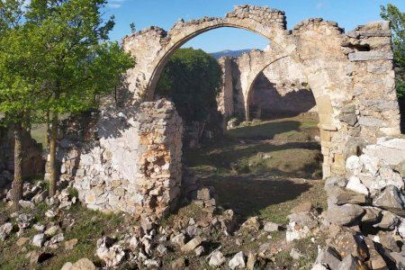 Pina de Montalgrao vuelve en romería a la ermita de la Virgen de la Vallada y busca restaurarla