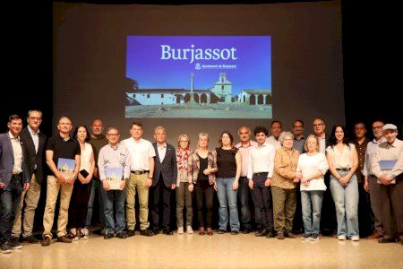 Presentado el libro “Burjassot”, la nueva publicación institucional del Ayuntamiento