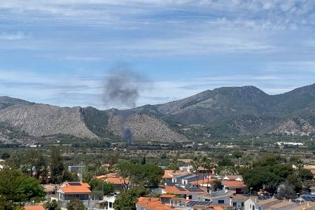 Un vehículo se incendia en plena autopista entre Castellón y Benicàssim