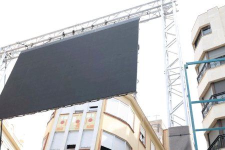 Burriana instala una pantalla gigante para seguir los 'bous al carrer' Burriana instala una pantalla gigante para seguir los 'bous al carrer'