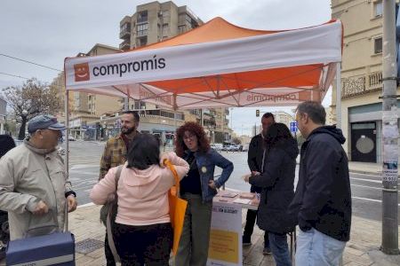 Compromís Alacant recoge propuestas ciudadanas en playa de San Juan para incorporarlas al Plan General Compromís Alacant recoge propuestas ciudadanas en playa de San Juan para incorporarlas al Plan General