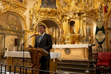 Barcala pronuncia en Santa María un pregón con "sentimiento alicantino" para la Hermandad del Cristo del Mar Barcala pronuncia en Santa María un pregón con "sentimiento alicantino" para la Hermandad del Cristo del Mar