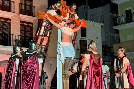 Almassora revive la Pasión de Cristo en sus calles con una multitudinaria representación en el casco histórico Almassora revive la Pasión de Cristo en sus calles con una multitudinaria representación en el casco histórico