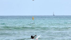 Drons per a salvar vides: Rescaten a cinc persones a les platges de Sagunt