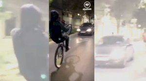 Una marabunta de jóvenes con pasamontañas, armados y en bici siembra el pánico y arrolla a un policía en Alaquàs