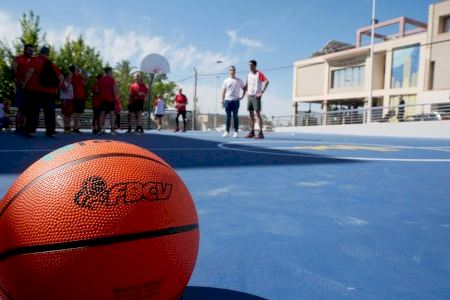 Deportes inaugura la pista de bàsquet “Juan José Pérez Belmonte”