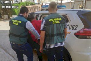 La Guardia Civil procede contra una persona implicada en  5 delitos, 3 de ellos de  robo con fuerza en la localidad de Carcaixent