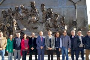 Colomer inaugura en Massamagrell la escultura 'La última Cena' enmarcada en el proyecto Obras Conmemorativas Ruta del Grial