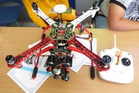 Els drons socials i els robots actors arriben a centres educatius de Bétera