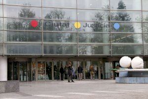 Juzgan a un hombre por agredir sexualmente a una menor tutelada por la Generalitat