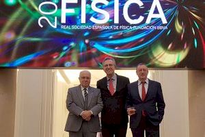 Eugenio Coronado rep la Medalla de la Real Sociedad Española de Física 2019