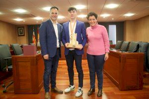 El Ayuntamiento de Onda reconoce el mérito deportivo de Hugo Ballester, campeón de España en Karate