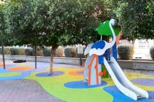 El Ayuntamiento renueva en dos años los juegos infantiles, biosaludables y el mobiliario de Alicante