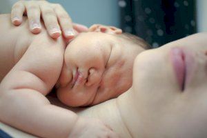 Els bebés alletats amb llet materna tenen menor risc de patir al·lèrgies