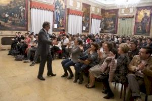 Alumnos y profesores del IES Penyagolosa de Castellón visitan el Palau Provincial