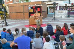 La plaza Mayor de Oropesa 'inaugura' los espectáculos infantiles con 'Cuentos irrisorios'