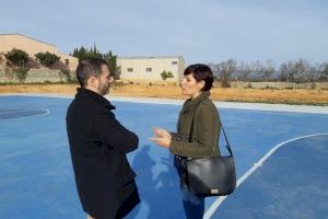 Ximo Huguet visita la pista deportiva construida en Canet lo Roig con cargo al Plan 135