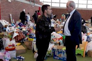 Los Bomberos invitan a conocer el parque Ildelfonso Prats para recoger alimentos o juguetes nuevos