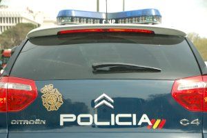 La Policía Nacional detiene a dos jóvenes en Valencia tras cometer un tirón a una mujer que caminaba por la calle