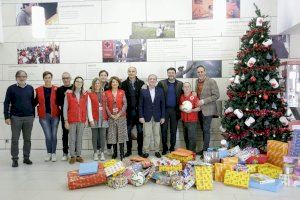 El alcalde de Alicante asiste una doble matinal solidaria en Cáritas y Cruz Roja