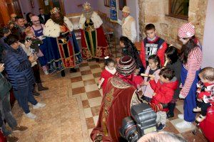 Los Reyes Magos reciben las llaves de la ciudad de Villena