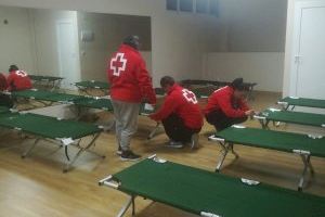 Cruz Roja instala un albergue para personas sin hogar a petición del Ayuntamiento de Alzira