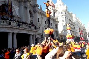 La Cavalcada de les Magues recorre els carrers de València sense molt de públic i amb un intent de boicot