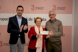La Agrupación Vecinal de Mislata dona 9.100 euros a la lucha contra el cáncer