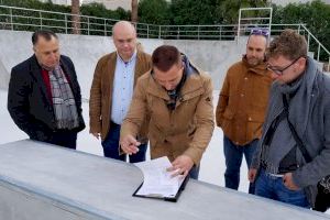 El Ayuntamiento de la Vila recepciona las obras del skate park de la Cala