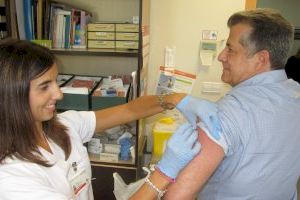 El Departamento del Hospital General Universitario de Elche vacuna a más de 24.000 personas contra la gripe