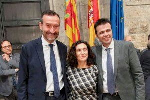 El alcalde de Elche asiste a la toma de posesión de Tudi Torró como académica de la AVL