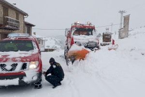 Carreteras cortadas y conductores atrapados por la nieve en la Comunitat