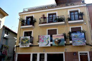 Cultura abre el plazo de inscripción de pintores para una nueva edición de Art al Balcó de Petrer