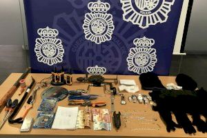 La Policía Nacional detiene a tres personas por robar una joyería en la localidad de Ibiza mediante un “butrón”