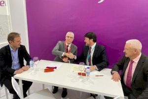 El alcalde de Alicante firma un convenio con Renfe Viajeros para potenciar la promoción turística con descuentos de hasta un 35 por ciento