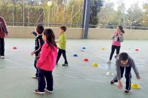 Los niños de las escuelas deportivas de Aspe recrean los juegos de sus antepasados