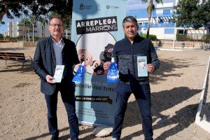 Alcalà-Alcossebre reparte botellas para limpiar la orina de las mascotas y conciencia a la ciudadanía para recoger los excrementos