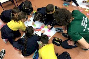 L’Ajuntament d'Alzira impartix el taller educatiu Stop al plàstic al Gloria Fuertes