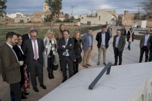 La Diputación de Castellón dignifica la plaza de la Molineta de Almassora con cerámica local
