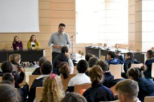 Estudiantes de Alfafar presentan a l’Ajuntament sus propuestas para un municipio más limpio