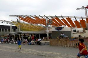 Valencia quiere instalar pérgolas fotovoltaicas en los patios de los colegios