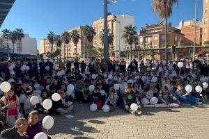 Los escolares de la Vall d'Uixó celebran el Día de la Paz y contra la Violencia