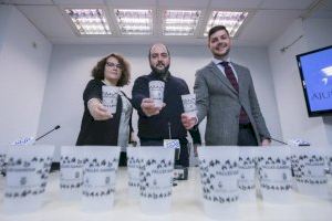 Ajuntament i Falles estrenen els eco-gots en la Crida de Gandia